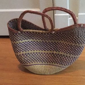 Large straw bag, 10 X 20 across, 6 inch drop